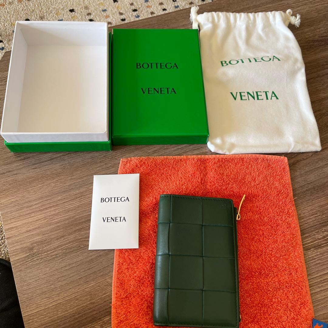 Bottega Veneta エメラルドグリーン　二つ折
