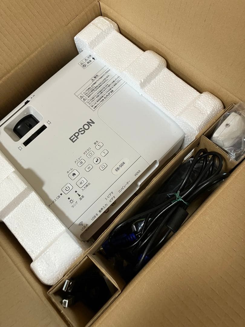 [Z e t様] EPSON EB-S04 プロジェクター2016年購入 箱あり