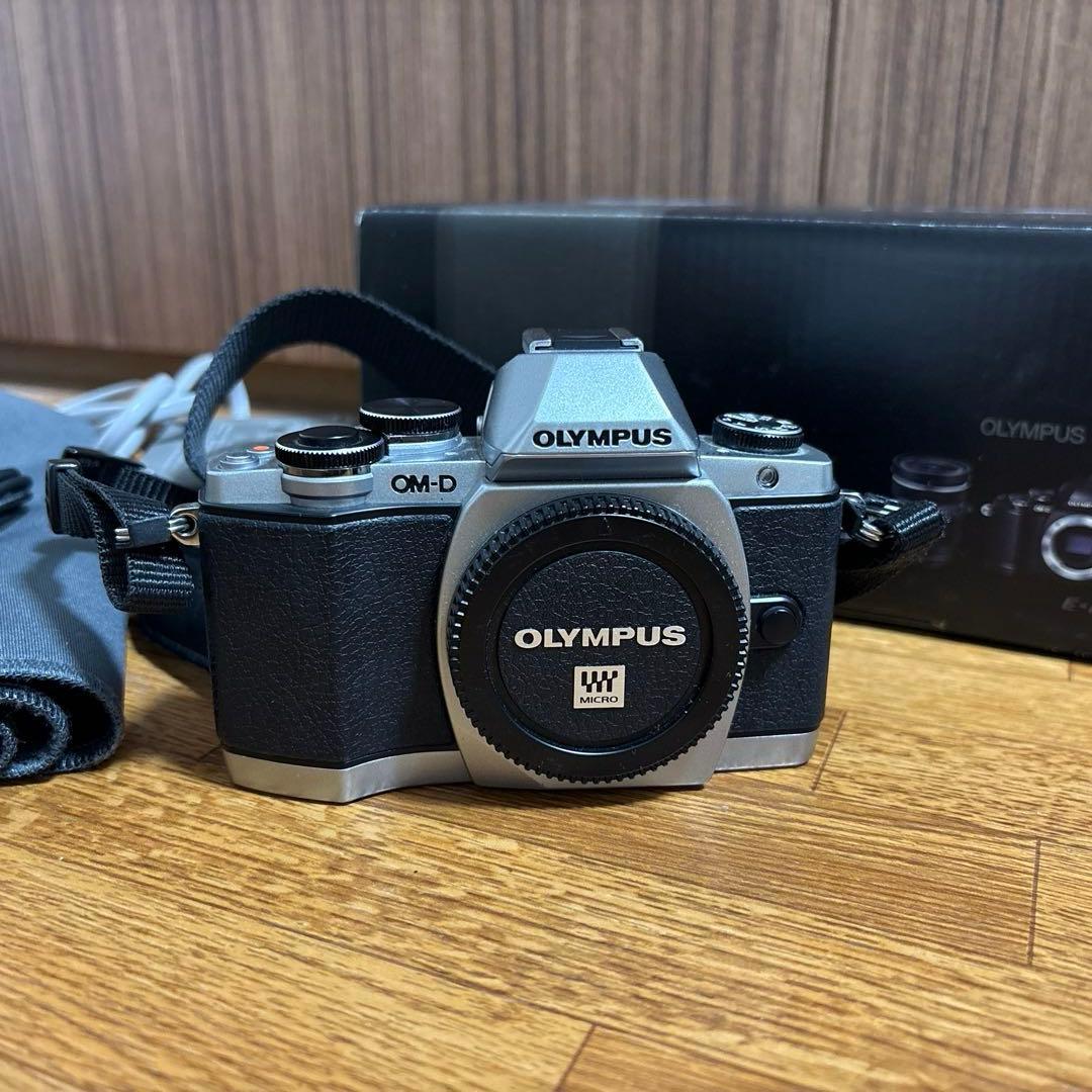 Olympus OM-D E-M10 デジタル一眼レフ