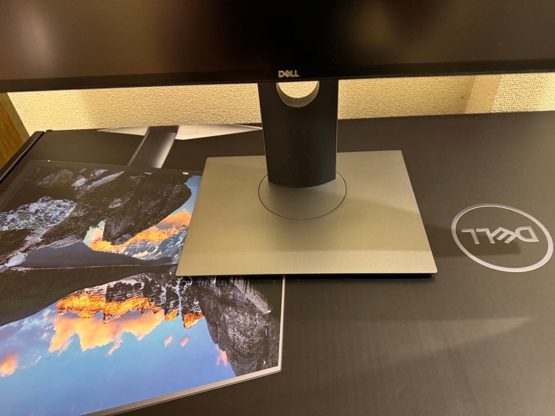 Dell (デル) U2720QM 27インチ 4K モニター　ジャンク