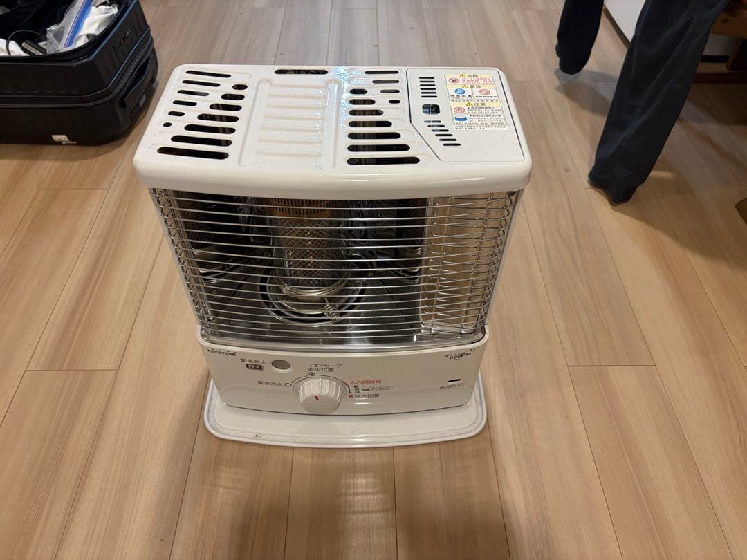 トヨトミ 石油ストーブ 日本製 ホワイト RS-S29N(W)