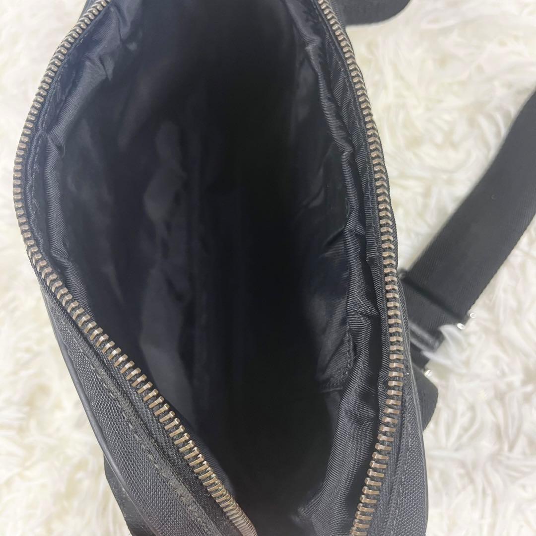 GUCCI グッチ ボディーバッグ シマレザー GG ロゴプレート