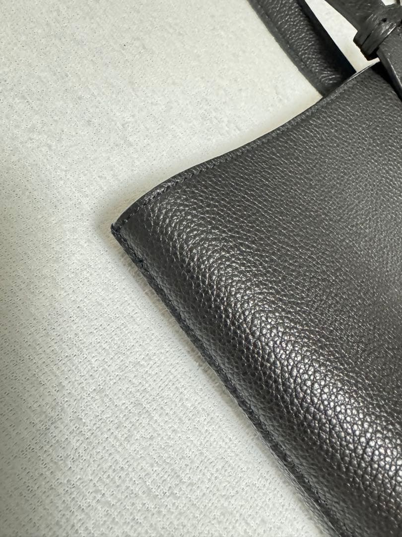 〈ミルキーバー〉SAINT LAURENT ブラックトートバッグポーチ付き