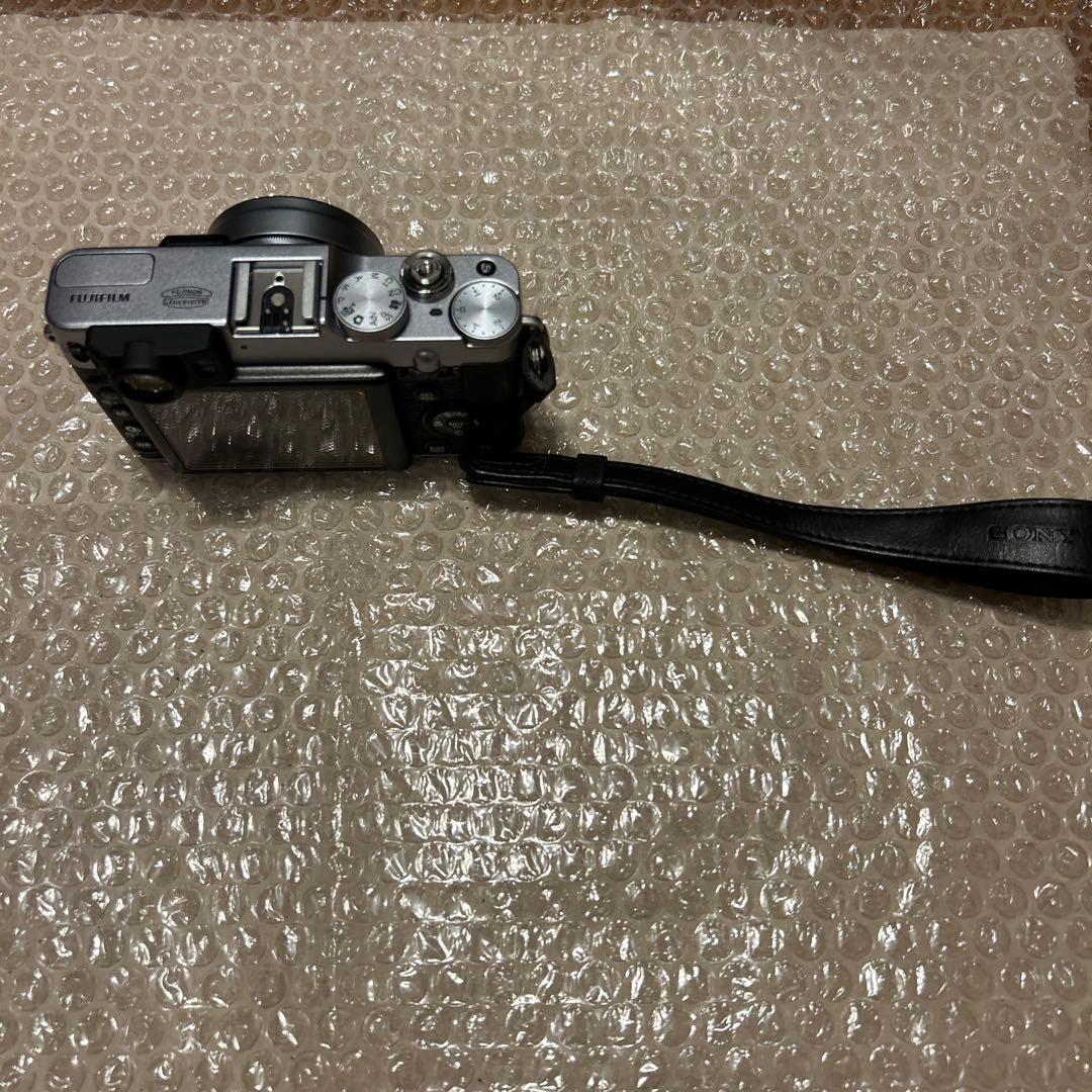 超美品　Fujifilm X20 コンパクトデジタルカメラ　シルバー