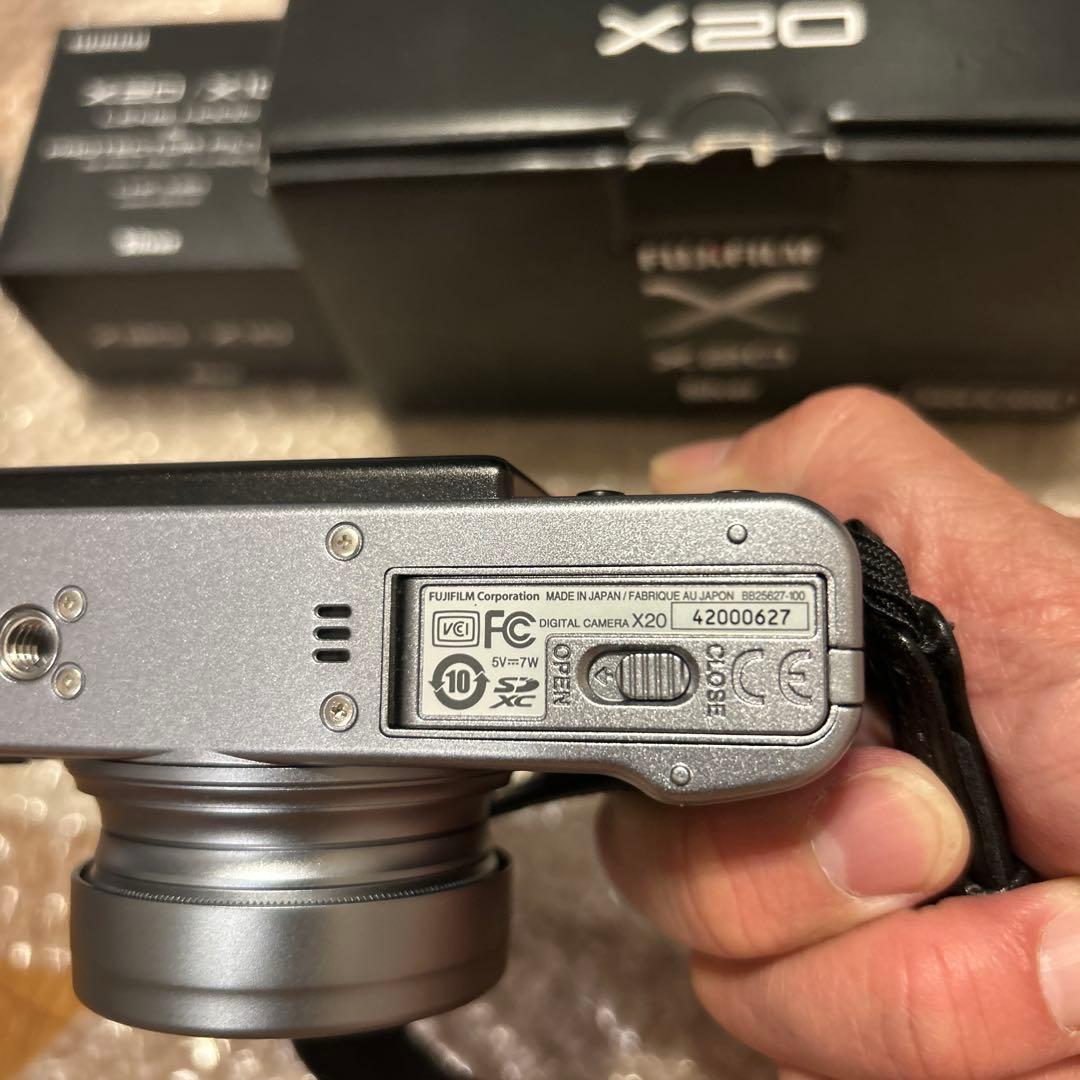 超美品　Fujifilm X20 コンパクトデジタルカメラ　シルバー