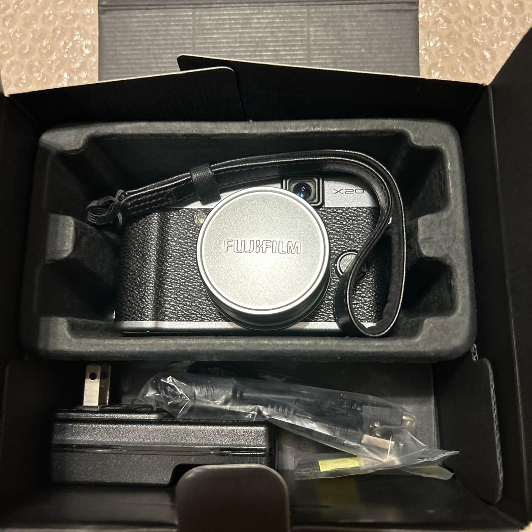 超美品　Fujifilm X20 コンパクトデジタルカメラ　シルバー