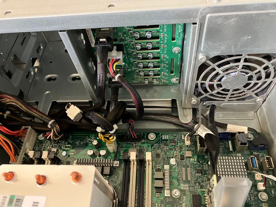 HP ProLiant ML110 Gen9 8コア メモリ32G HDD3T