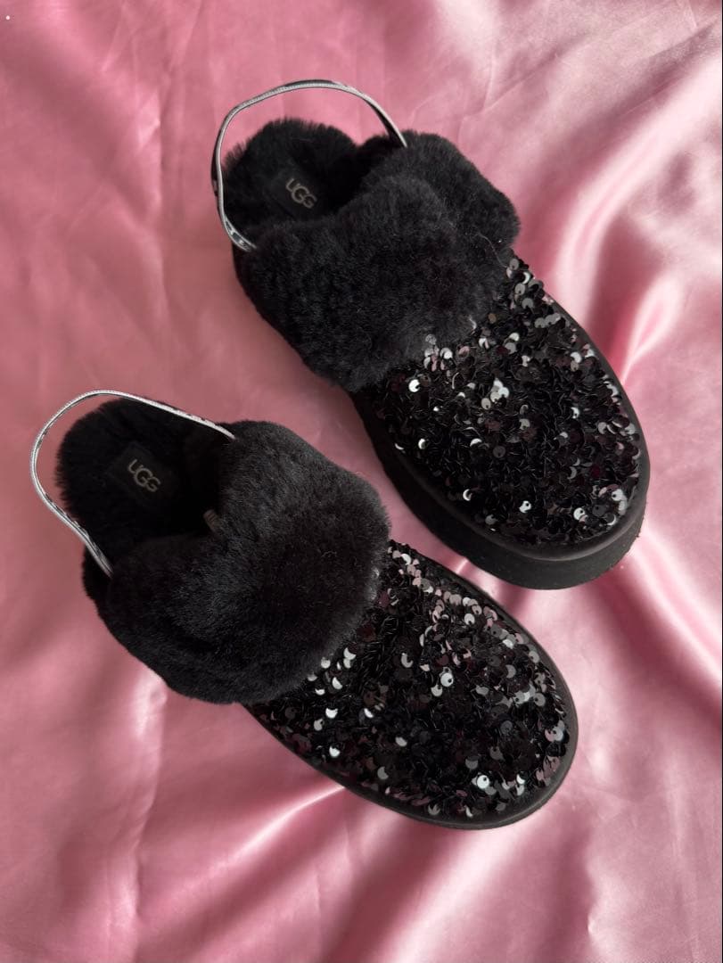 【UGG】Funkette Chunky Sequin 厚底ファーサンダル 26