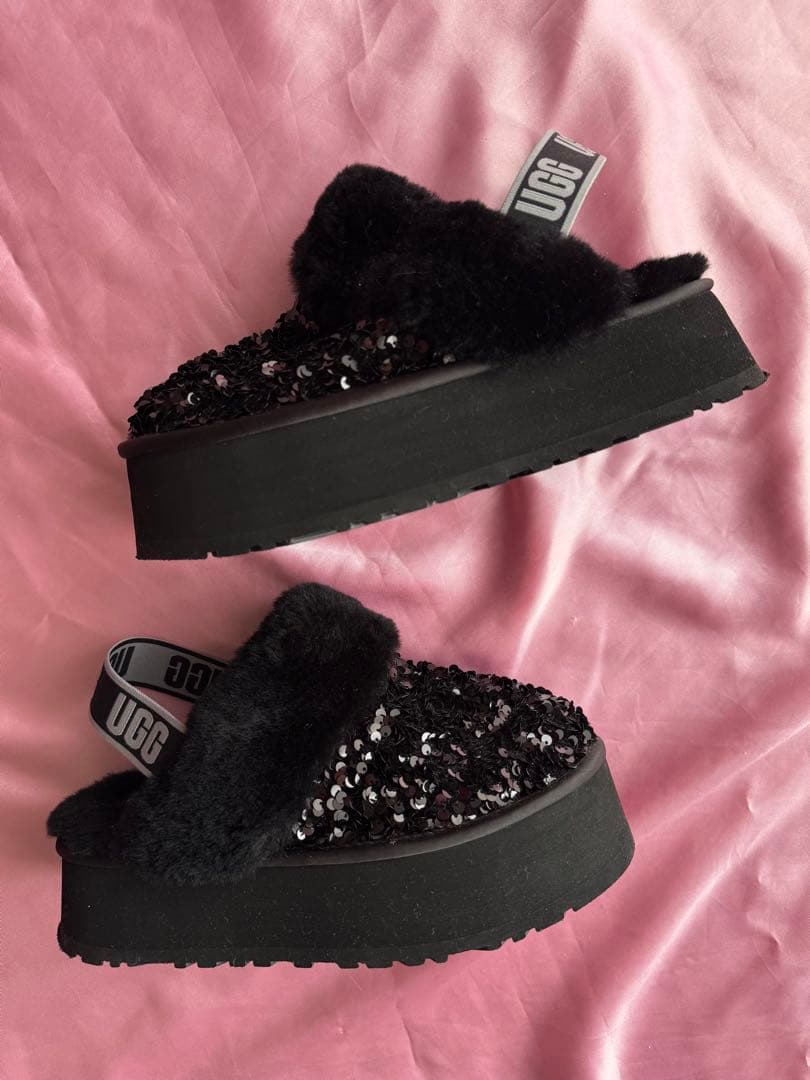 【UGG】Funkette Chunky Sequin 厚底ファーサンダル 26