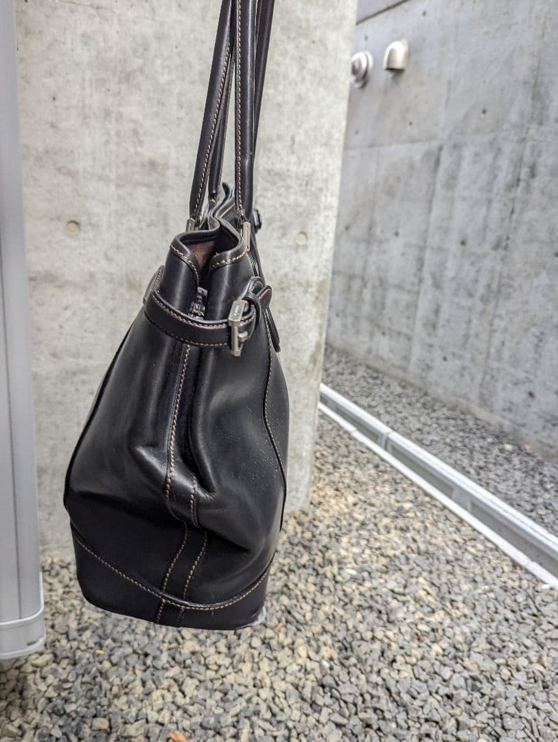 ワイルドスワンズ　ドラッカー　黒　レザートートバッグ