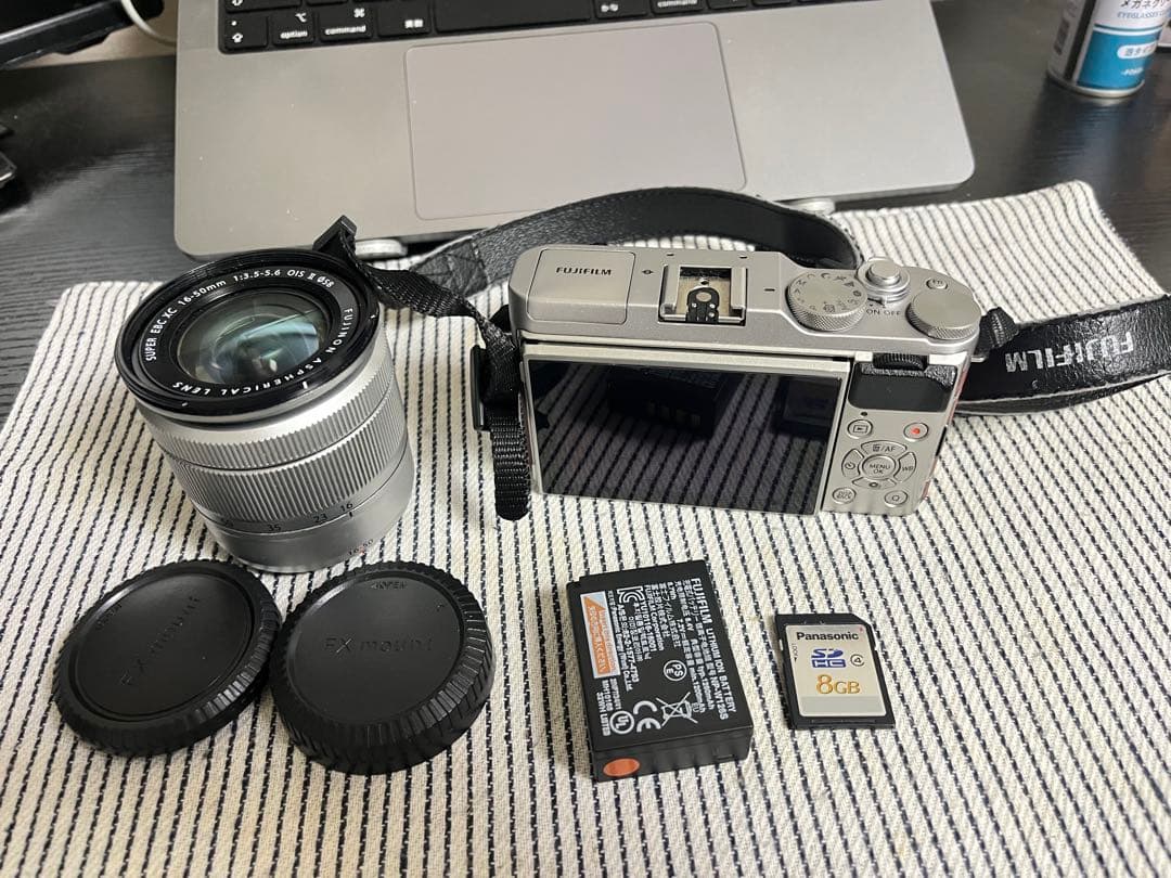 Fujifilm XA3ミラーレス一眼カメラ 付属品付き