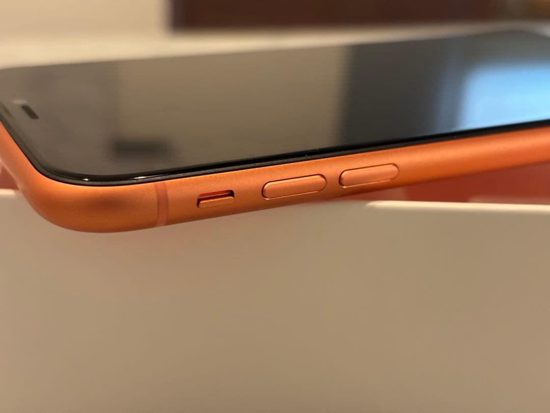 iPhone XR Coral 128GB バッテリー81% SIMフリー