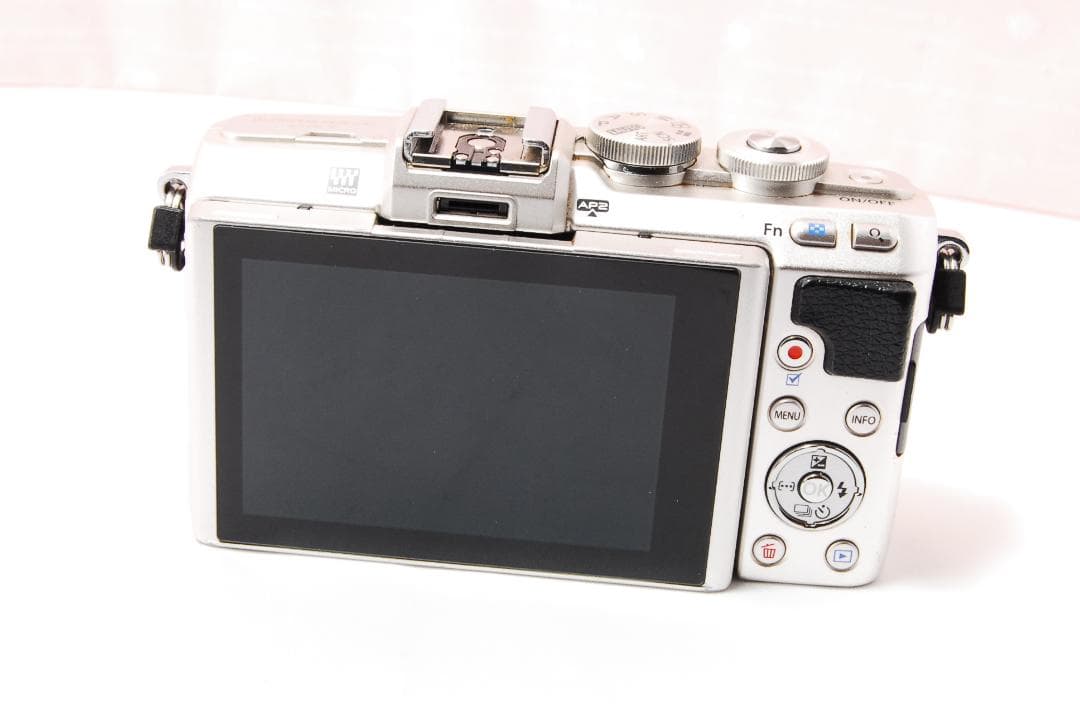 〓Wi-Fi機能搭載〓オリンパス PEN E-PL7 ミラーレス一眼レフカメラ