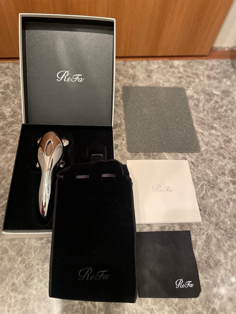 リファ/人気モデル/フォーカラット/美顔/美ボディ/箱、説明保証書、カード付き