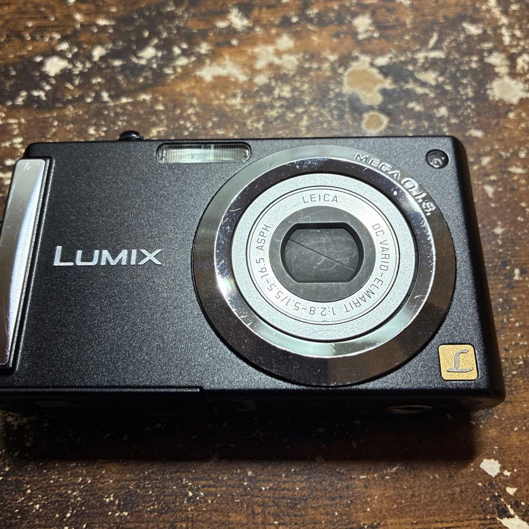 LUMIX コンパクトデジタルカメラ ケース付