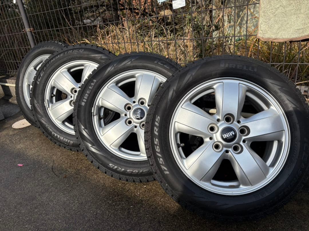 【専用です購入不可】MINI 15インチ ホイールとPirelli