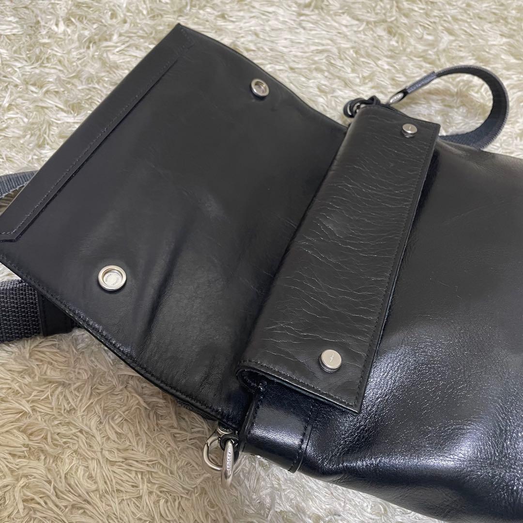 aniary アニアリ　ショルダーバッグ　メッセンジャーバッグ　ブラック　レザー