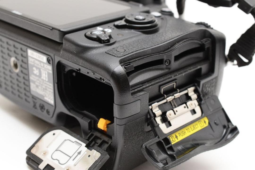 美品　ニコン D750 ダブルレンズ フルサイズ 一眼レフカメラ/SD64GB