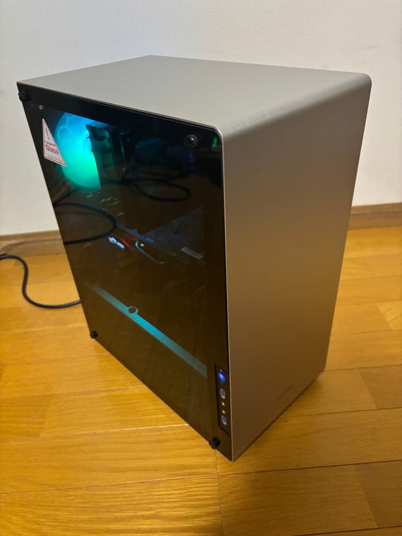 なんかカッコよく光る！自作ゲーミングPC中古です。新品M.2SSD i7で快適！