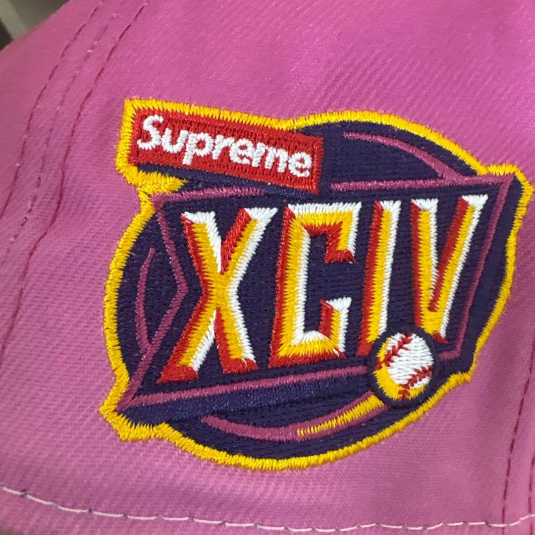 Supreme NEWERAピンク キャップ