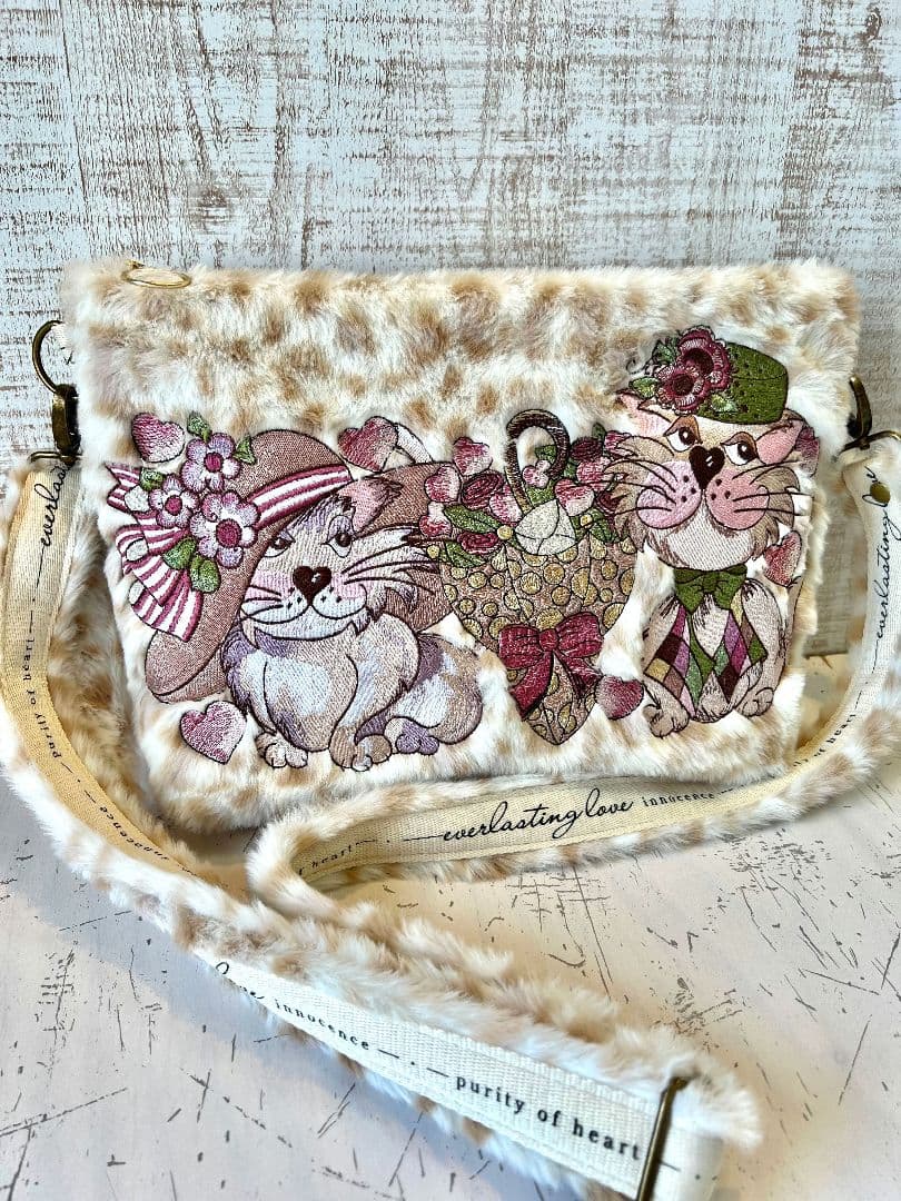 ロラライハリス♡アニマルファー生地♡刺繍のショルダーバッグ♡