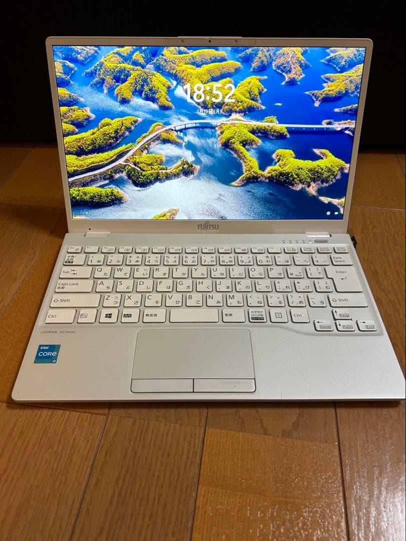 FUJITSU LIFEBOOK UH08 シルバー ノートPC