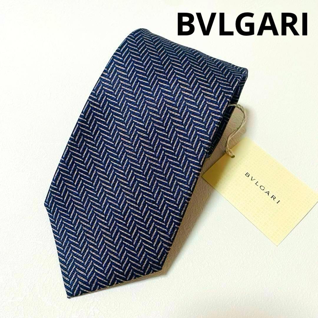 【極美品】ブルガリ セッテピエゲ ネクタイ ロゴ シェブロン ネイビー ピンク