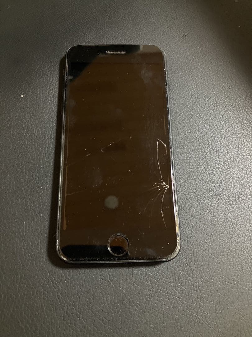 iPhone 画面・背面にひびあり