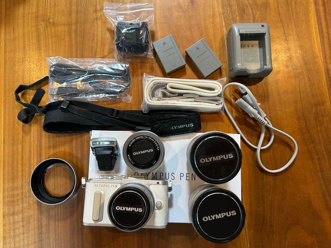 【ボディ・レンズ3種4本・付属品】オリンパスPEN E-PL8