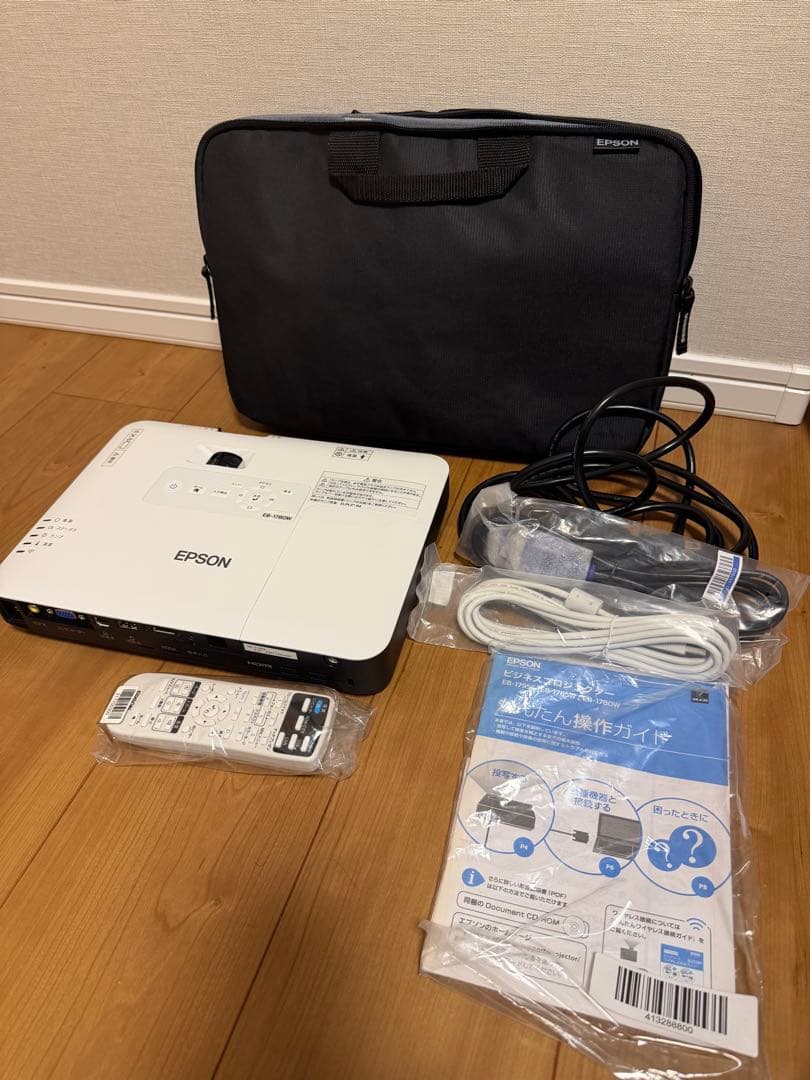 Epson EB-1780W プロジェクター 本体と付属品