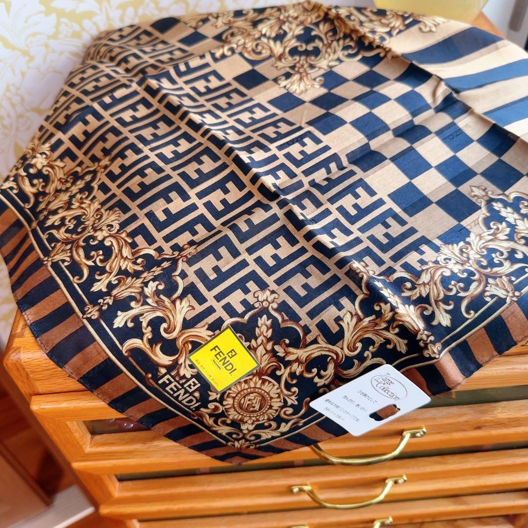 フェンディ　FENDI ヴィンテージ　大判ハンカチ　三色セット　みにさスカーフ