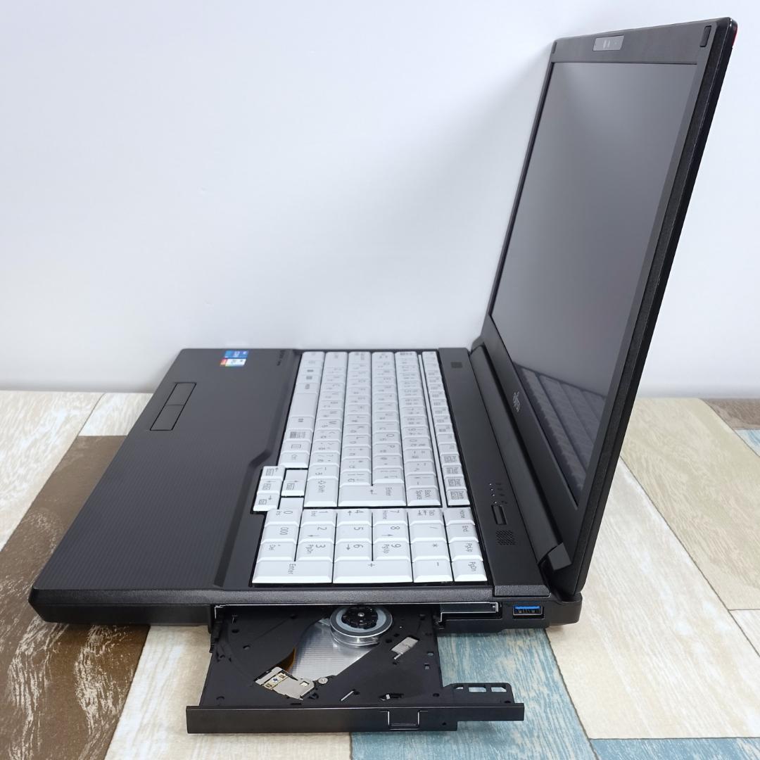 極美品で神速の２０２２年製✨１２世代ｉ５に超高性能新品ＳＳＤ１ＴＢ＆大容量メモリ