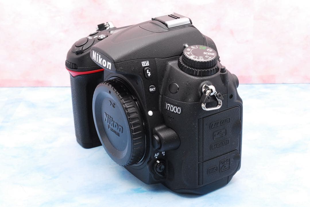 ニコン D7000☆三脚＆バッグ付☆一眼レフカメラ☆300mm超望遠レンズ