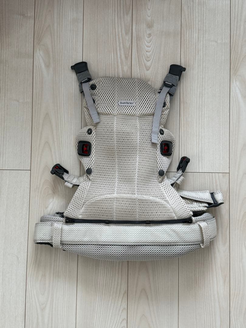 ベビービョルン　ベビーキャリア ハーモニー　クリーム 箱、保証書付き