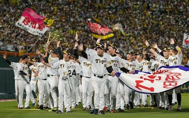 懐かしい阪神タイガース歴代優勝メンバー＆歴代優勝チャンピオンフラッグ＆胴上げ
