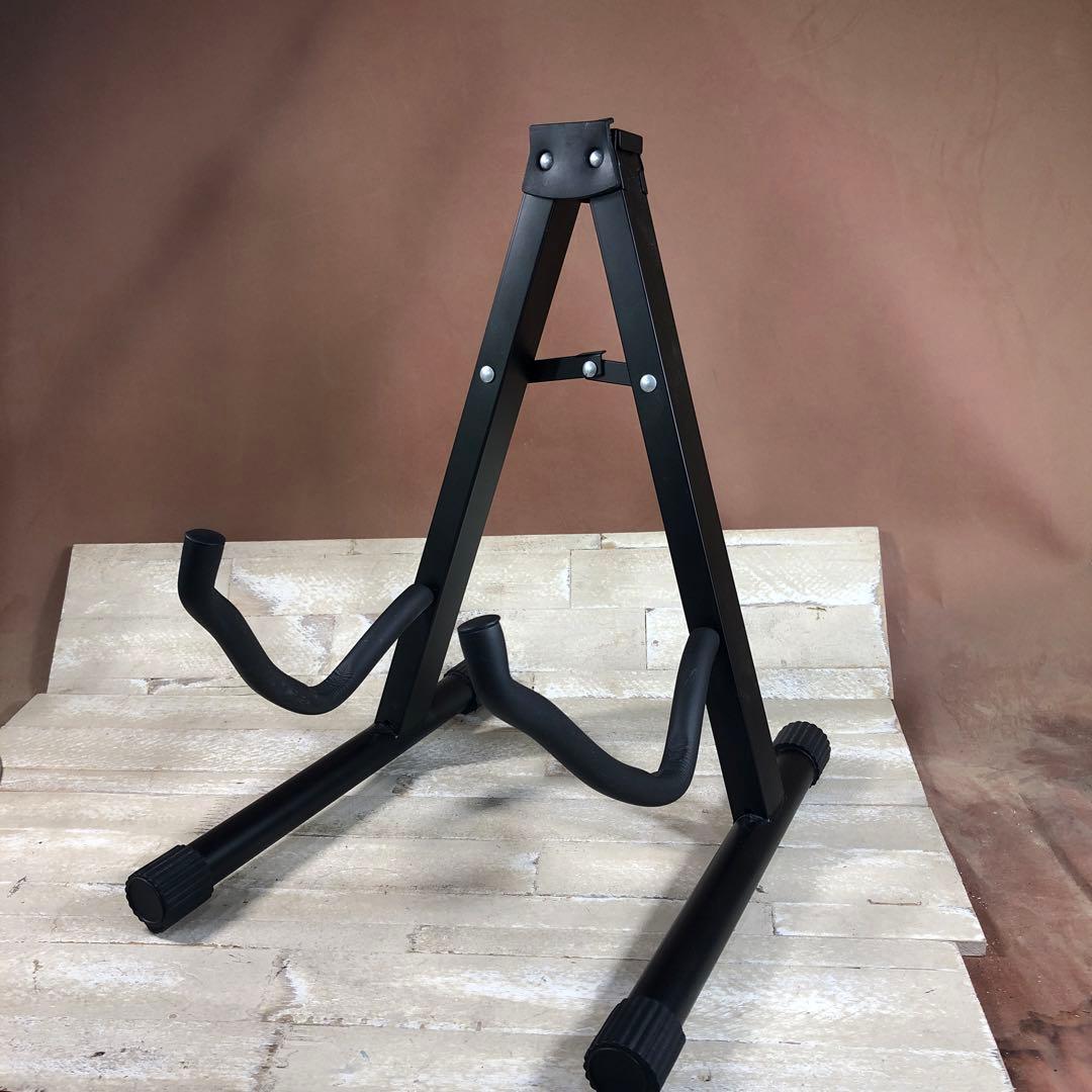 Fender アコースティックギターとハードケース　CF60 NAT ギター台付