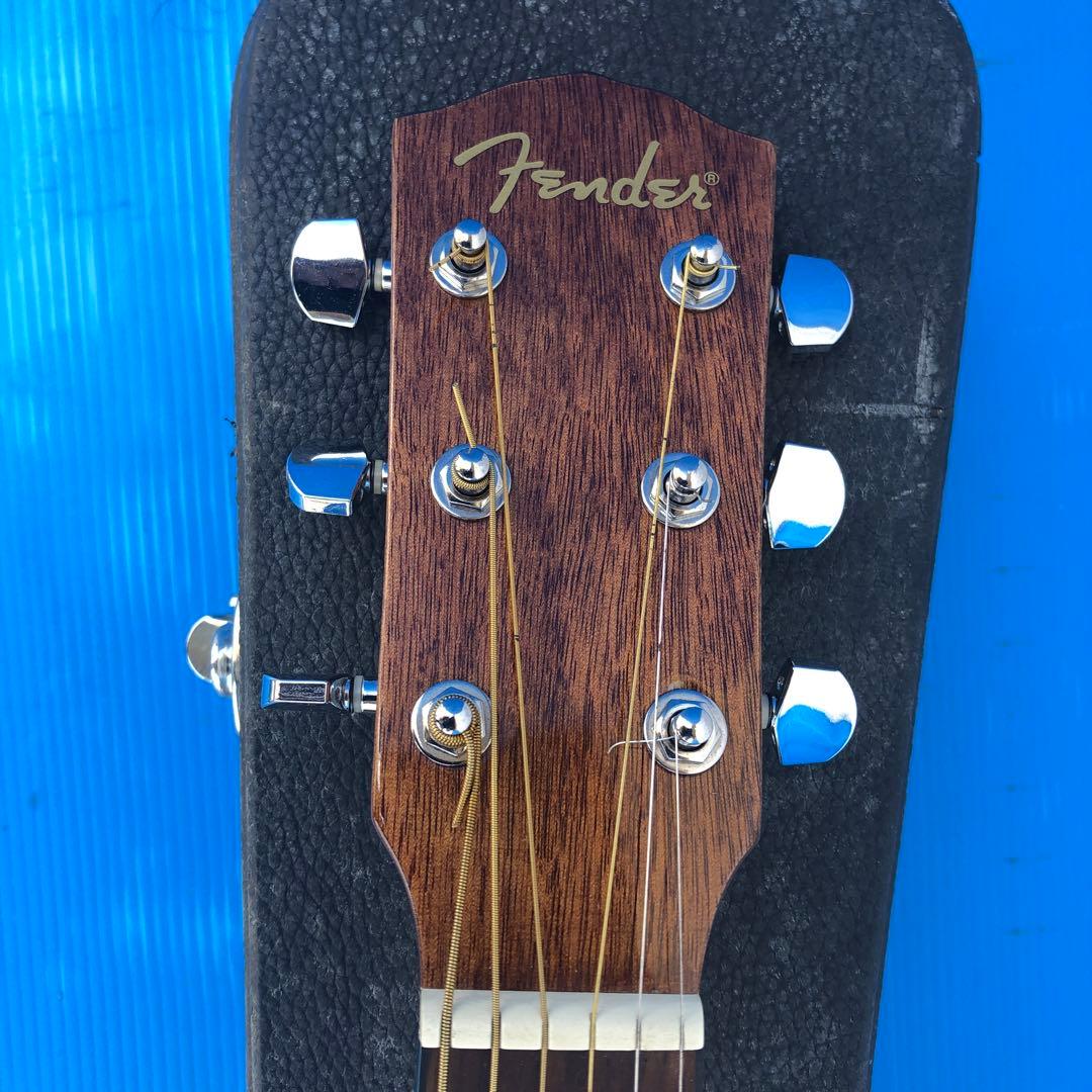 Fender アコースティックギターとハードケース　CF60 NAT ギター台付