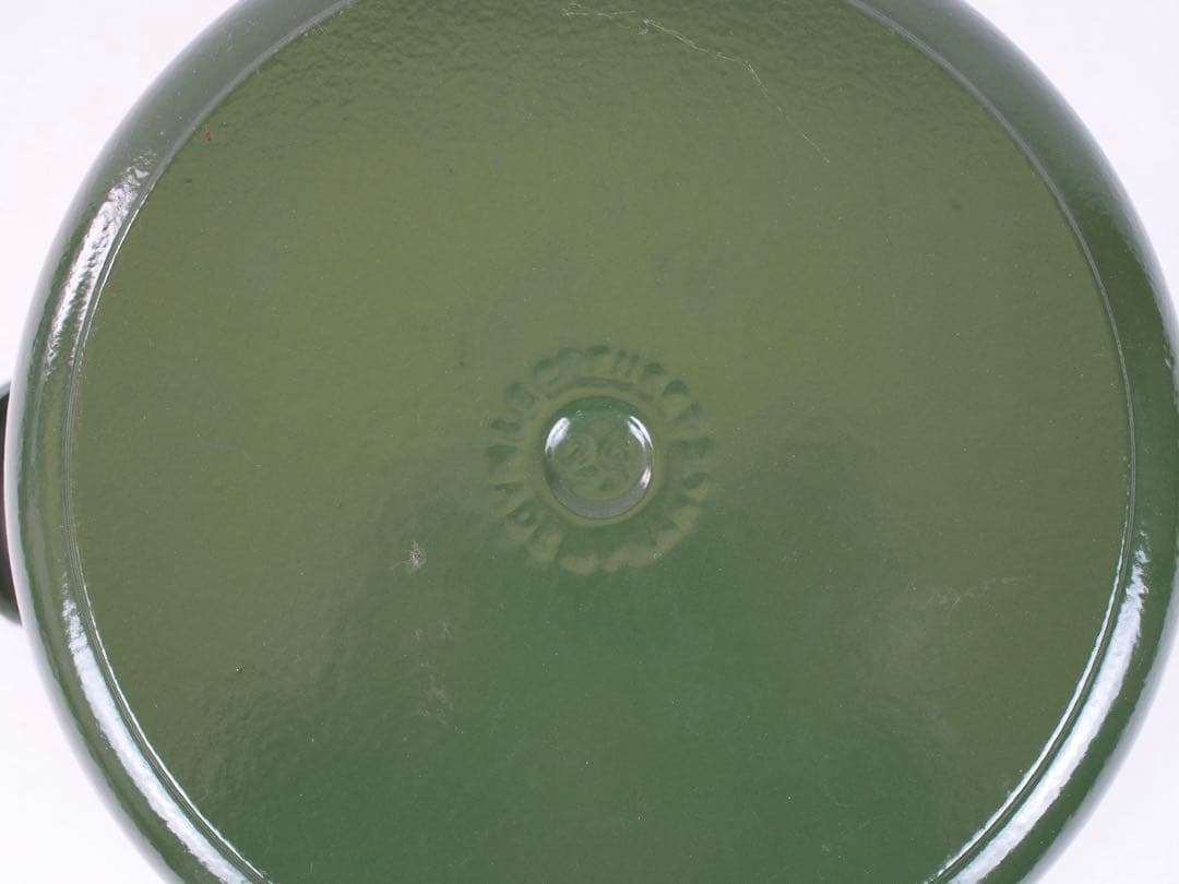 ル・クルーゼ ココットロンド モスグリーン24cm ホーロー 両手鍋