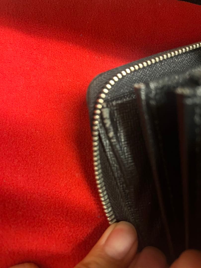 これ以上値下げしません！早い物勝ち！ ルイヴィトン　ジッピーウォレット　エピ 黒