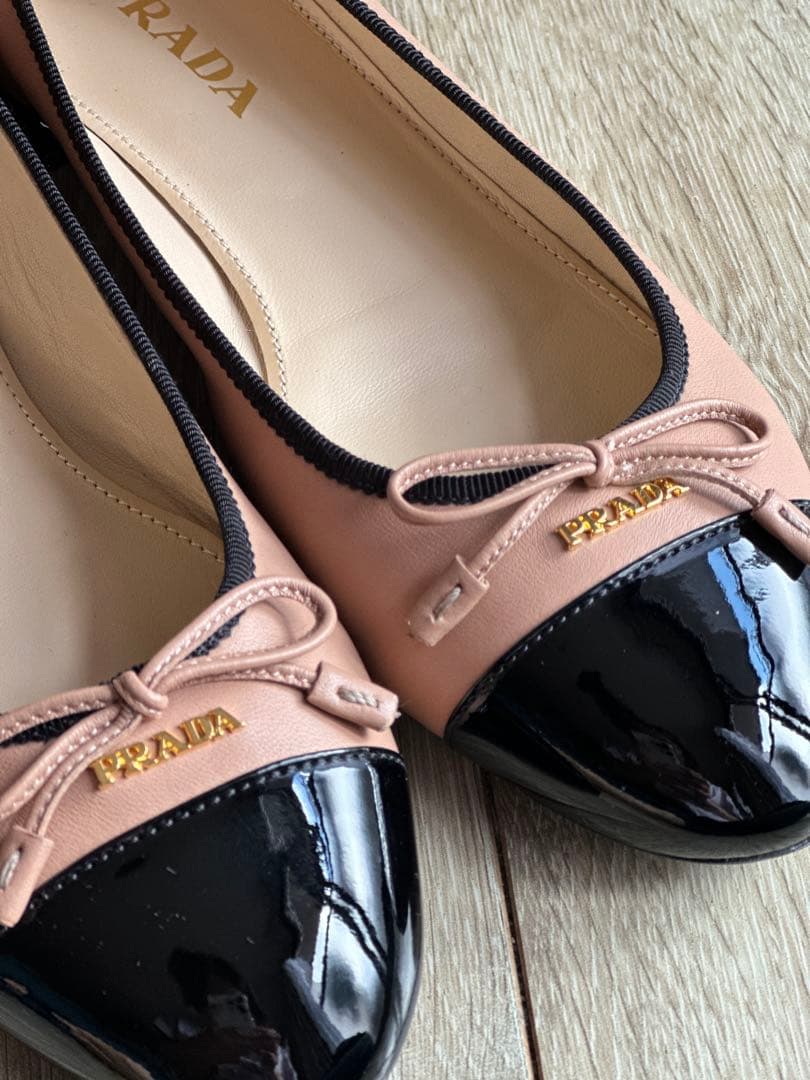 超美品 プラダ フラットパンプス バレエ バイカラー リボン ベージュ