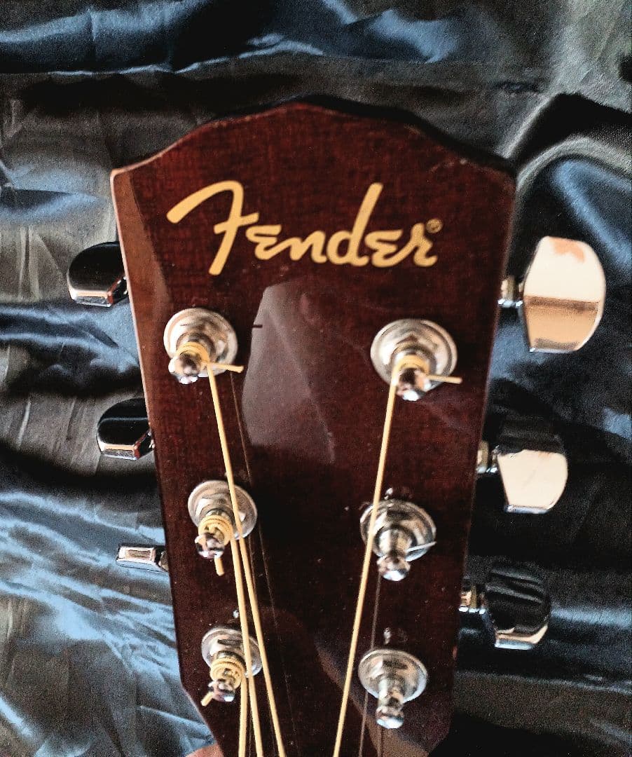【送料込】美品　フェンダー　純正ストラップ&純正ソフトケース付　整備済み新品弦