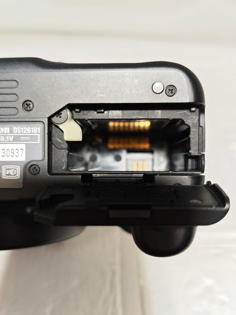 Canon EOS Kiss X2 デジタル一眼レフズ2本付き