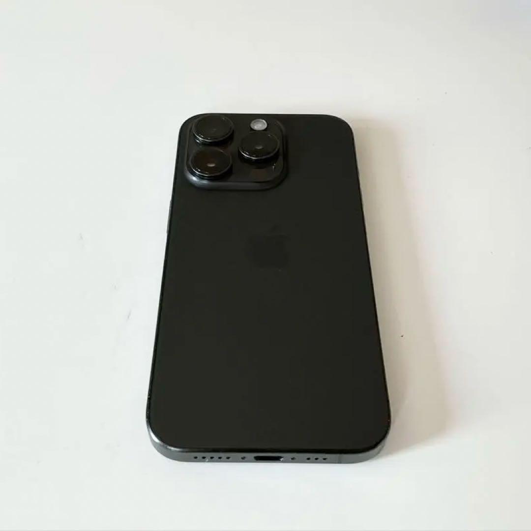 I*t様 の*り様 【箱あり】Apple iPhone15pro ブラックチタニ