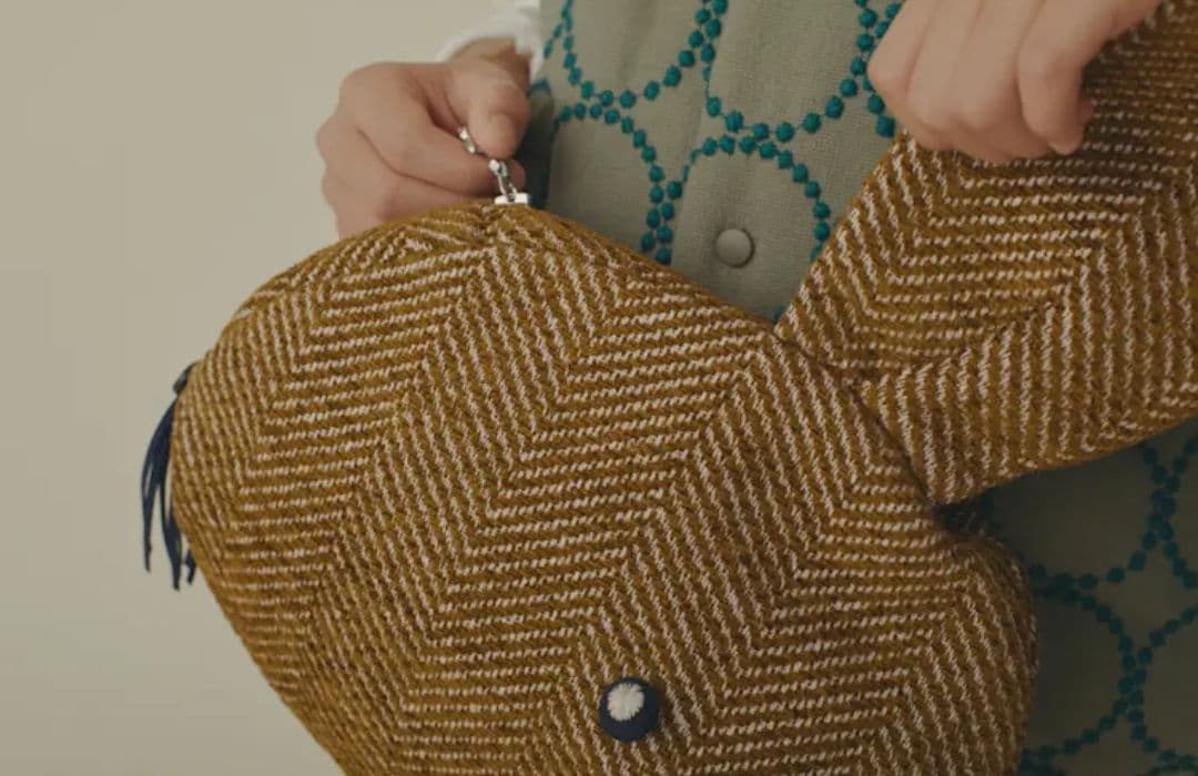 ミナペルホネン　キッズ　ウサギ型ハウンドトゥースポシェット