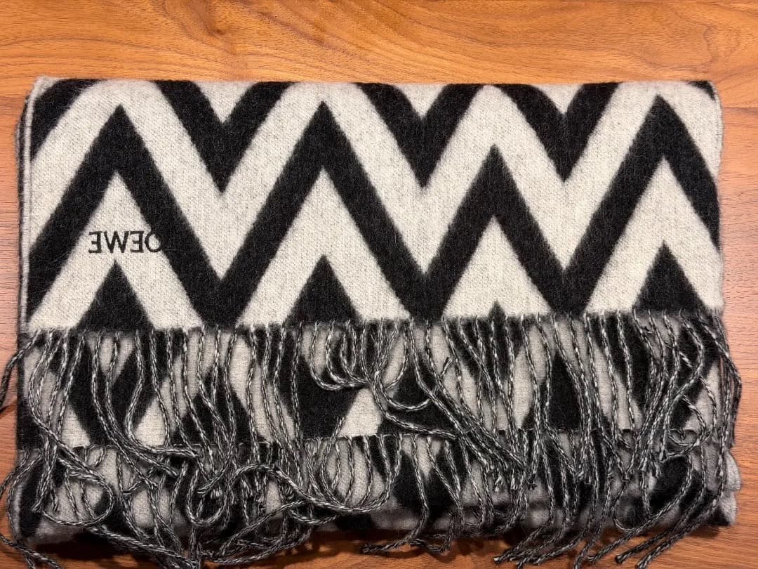 週末セール　LOEWE マフラー