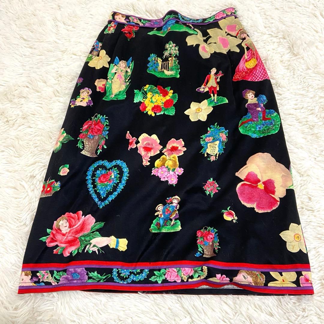 極美品✨レオナール　セットアップ　人物、花柄　肩パッド入り　金ボタン　Ｍサイズ