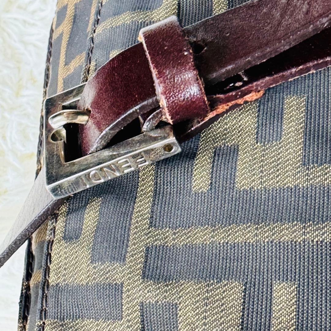 希少品 フェンディ ショルダー メッセンジャーバッグ ズッカ 斜め掛け