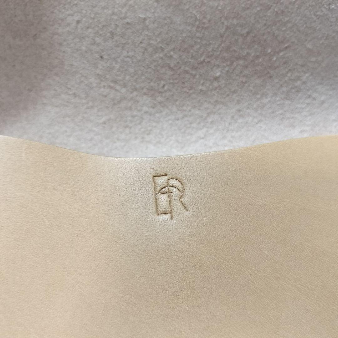 ETRE TOKYO タンドレザーサングラスケース ベージュ