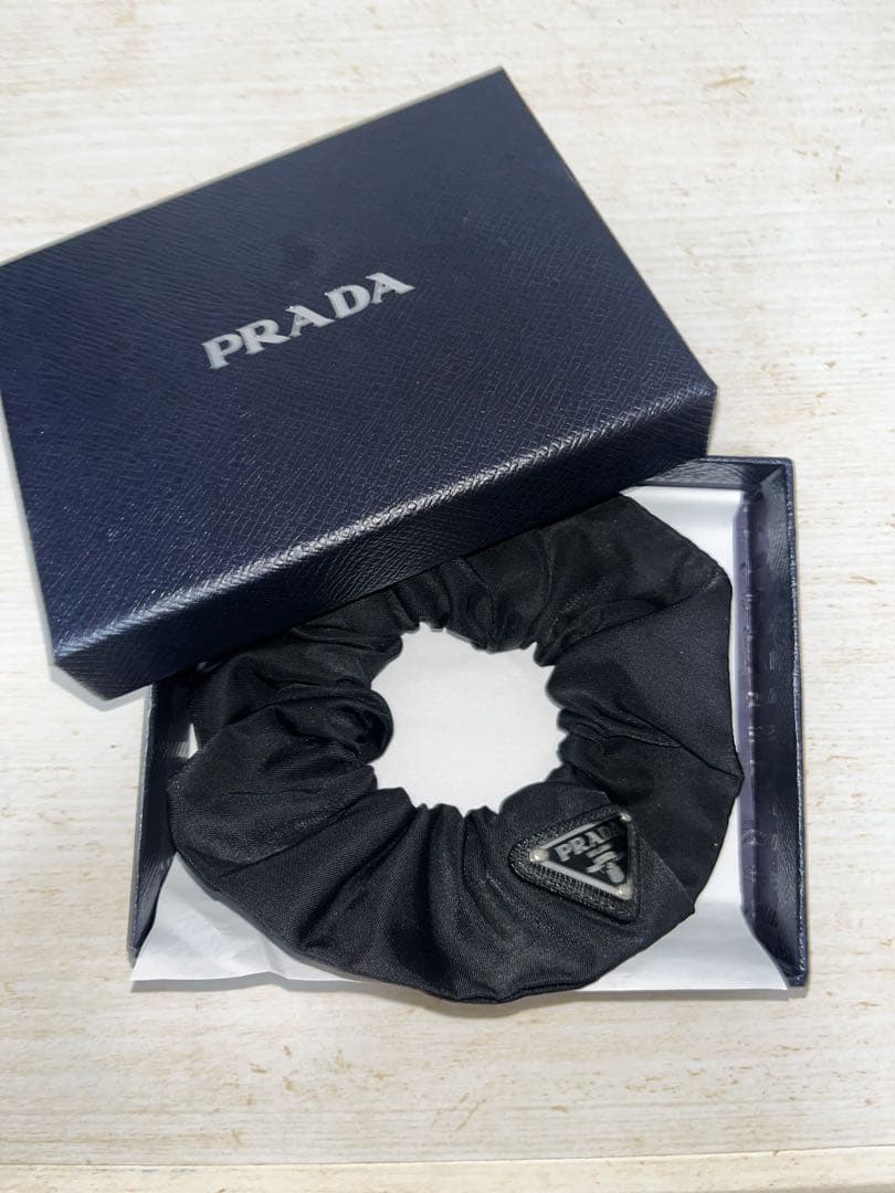 正規品　PRADA ブラック サテン シュシュ 箱付き
