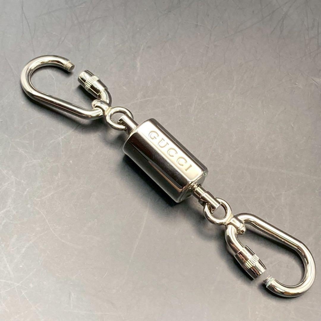 【美品】グッチ　キーリング　キーホルダー　ロゴ刻印　シルバー　カラビナ　箱付き